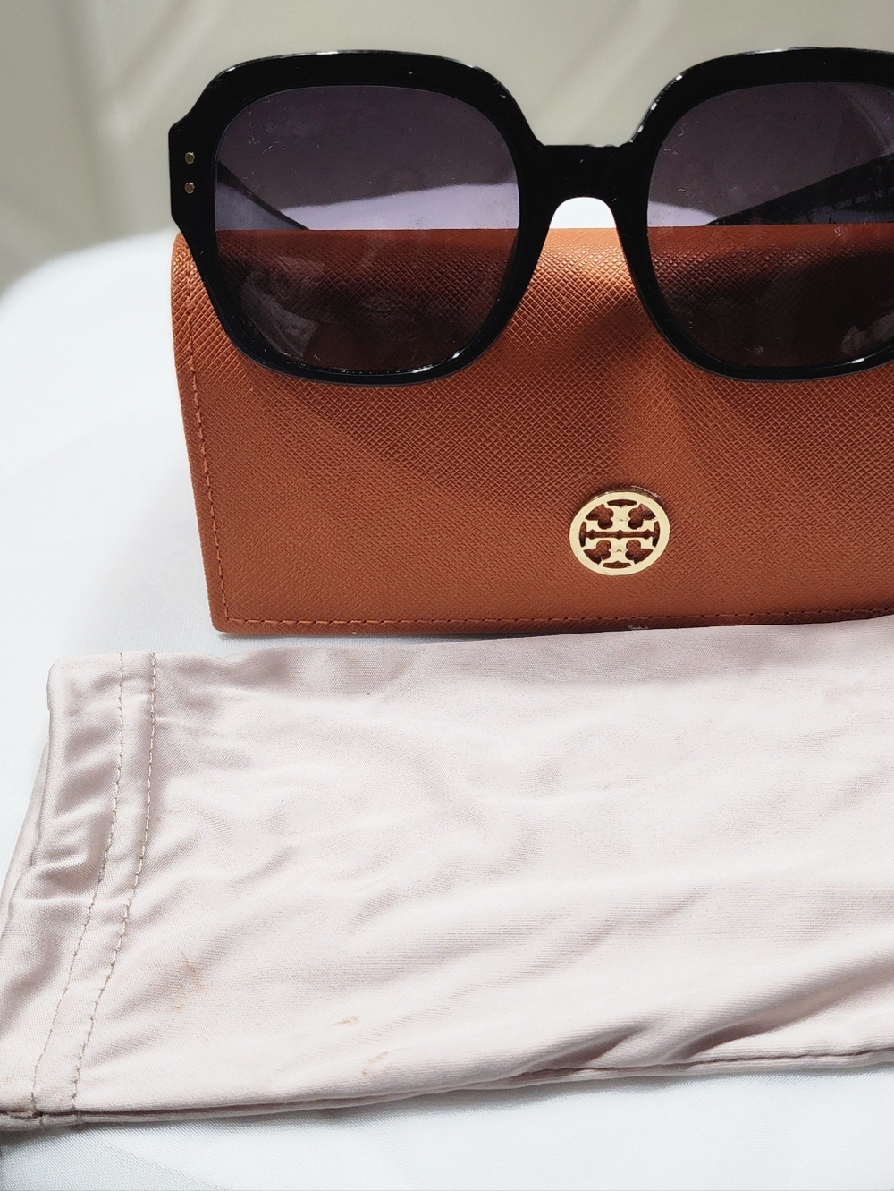 Original Tory Burch Black Large Women's Sunglasses with Orange Hard Case - Picture 5 of 8